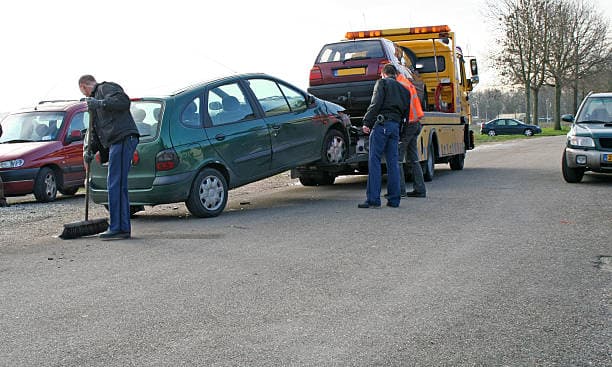 Stranded on the road? Our expert towing team is just a call away!